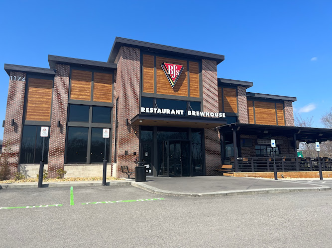 BJ's Restaurant & Brewhouse bars in North Attleborough Massachusetts