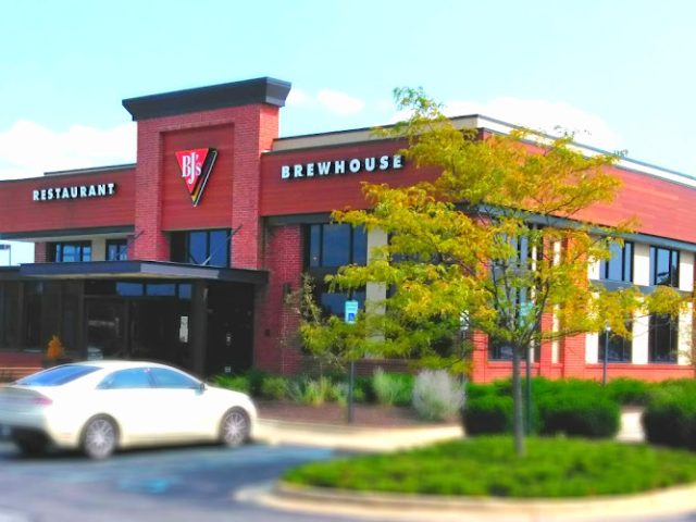 BJ's Restaurant & Brewhouse restaurants in Avon Indiana