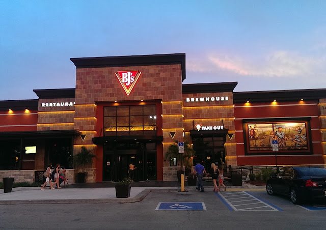 BJ's Restaurant & Brewhouse restaurants in Doral Florida