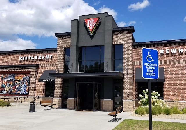 BJ's Restaurant & Brewhouse restaurants in Fairlawn Ohio