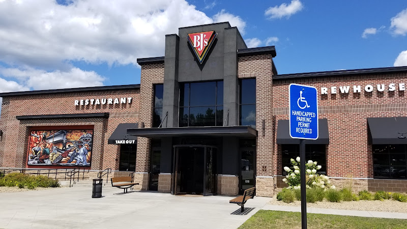 BJ's Restaurant & Brewhouse restaurants in Fairlawn Ohio