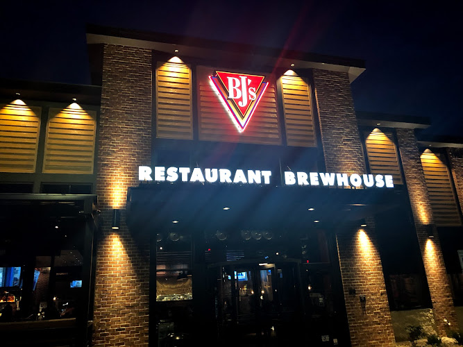 BJ's Restaurant & Brewhouse restaurants in Livonia Michigan