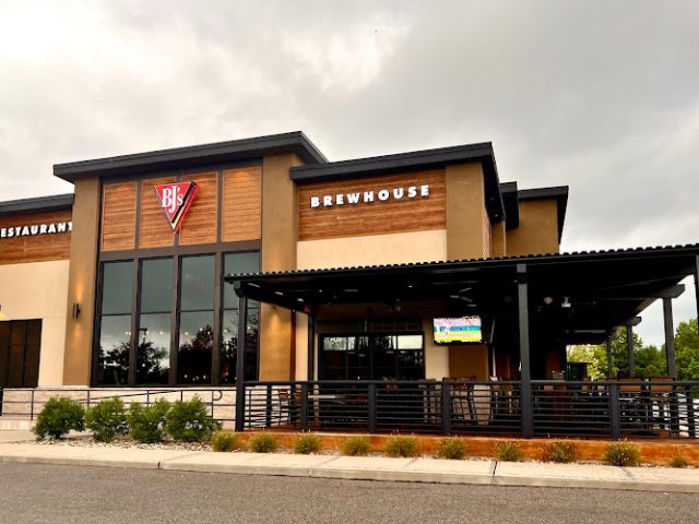 BJ's Restaurant & Brewhouse restaurants in Manchester Connecticut