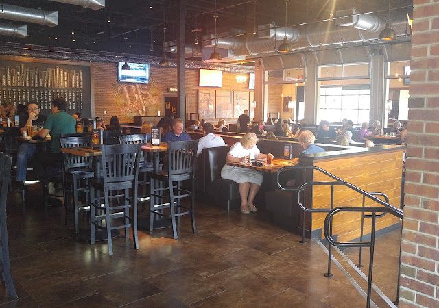 BJ's Restaurant & Brewhouse restaurants in Oviedo Florida