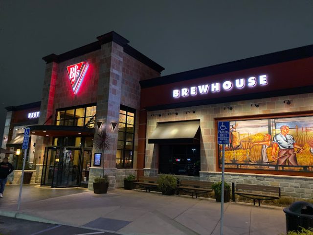 BJ's Restaurant & Brewhouse restaurants in Salinas California