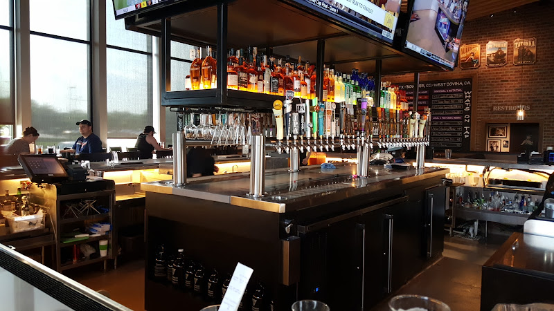 BJ's Restaurant & Brewhouse restaurants in Taylor Michigan