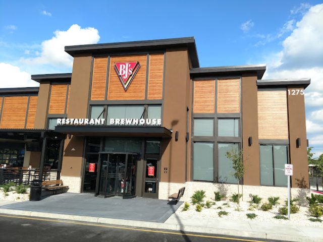 BJ's Restaurant & Brewhouse restaurants in Toms River New Jersey