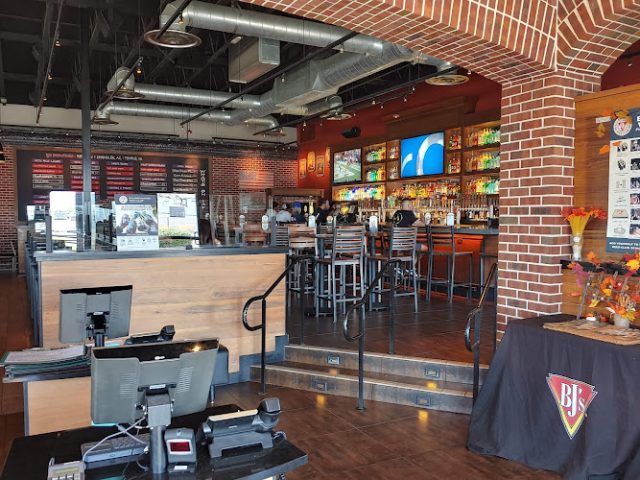 BJ's Restaurant & Brewhouse restaurants in Victorville California