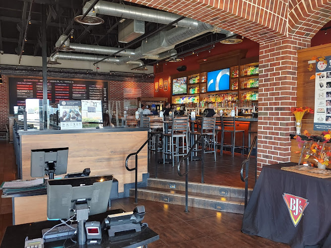BJ's Restaurant & Brewhouse restaurants in Victorville California