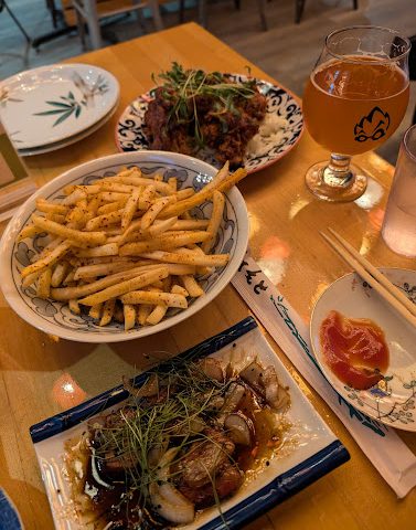 Beer Lab HI Puck's Alley restaurants in Honolulu Hawaii