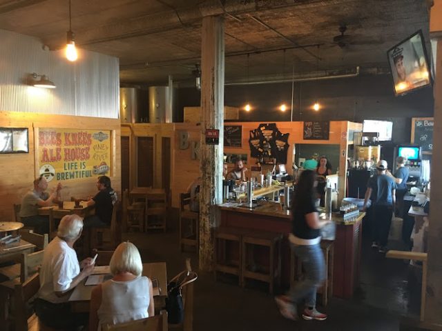 Bee's Knees Brewing Company restaurants in Versailles Missouri