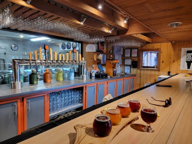 Bière de Mac Brew Works - Restaurant & Beer Garden restaurants in Mackinaw City Michigan