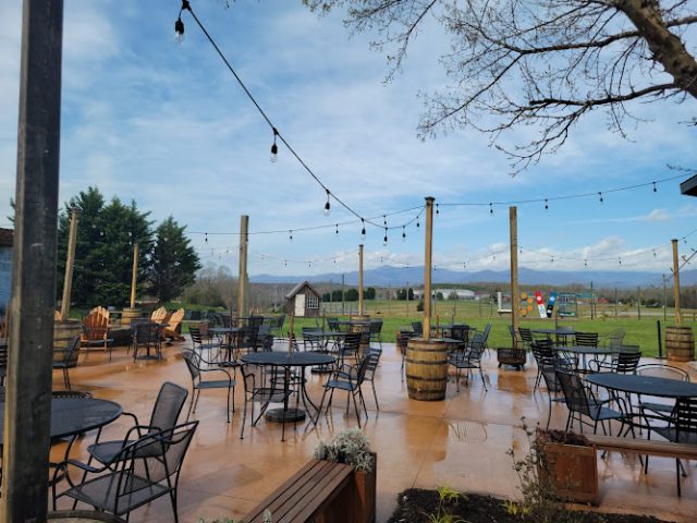 Blue Mountain Barrel House & Smokin' Barrel Restaurant Brewery in Arrington Virginia