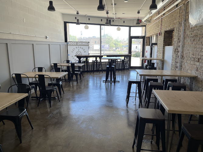 Broken Tee Brewing Company Brewery in Highwood Illinois