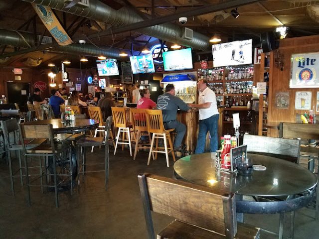 Buffalo Joe's Pub bars in Paris Texas