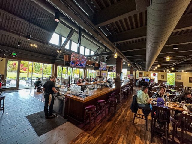 Crooked Pint Ale House restaurants in Chaska Minnesota