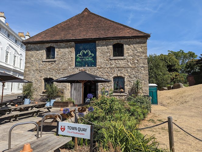 Dancing Man Brewery restaurants in Southampton