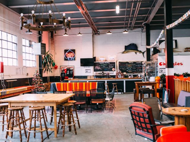 Deluxe Brewing Company Brewery in Albany Oregon