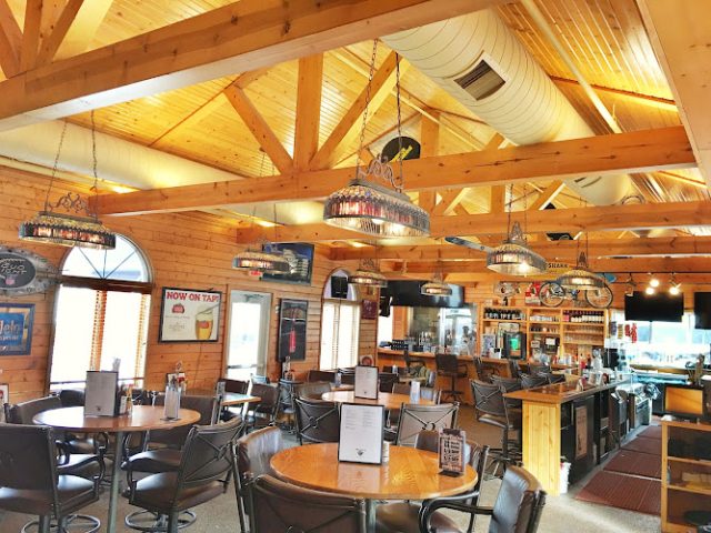 Divots Brewery Taproom Brewery in Norfolk Nebraska