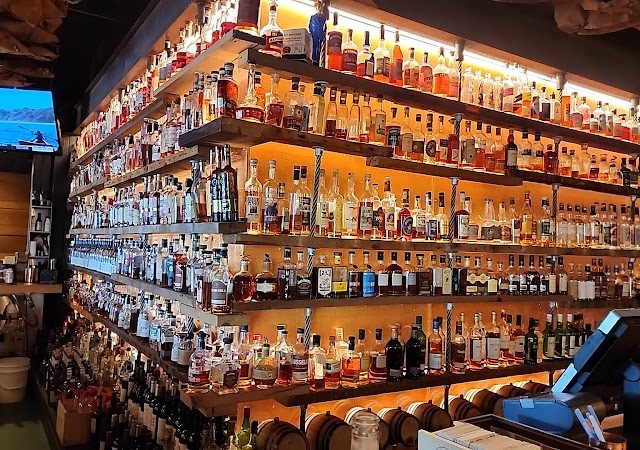 Hardware Sustainable Gastropub and Brewery restaurants in North Aurora Illinois