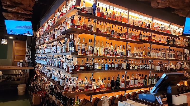 Hardware Sustainable Gastropub and Brewery restaurants in North Aurora Illinois