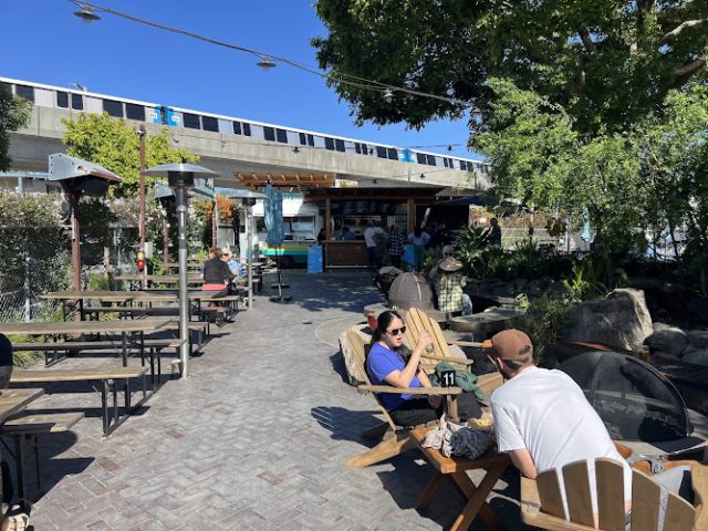 Headlands Brewing restaurants in Berkeley California