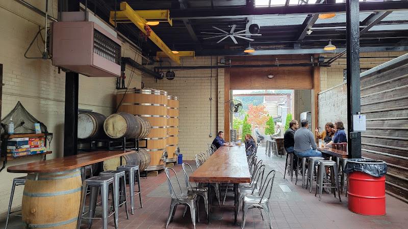 Hitchhiker Brewing - Brewery & Tap Room Brewery in Sharpsburg Pennsylvania