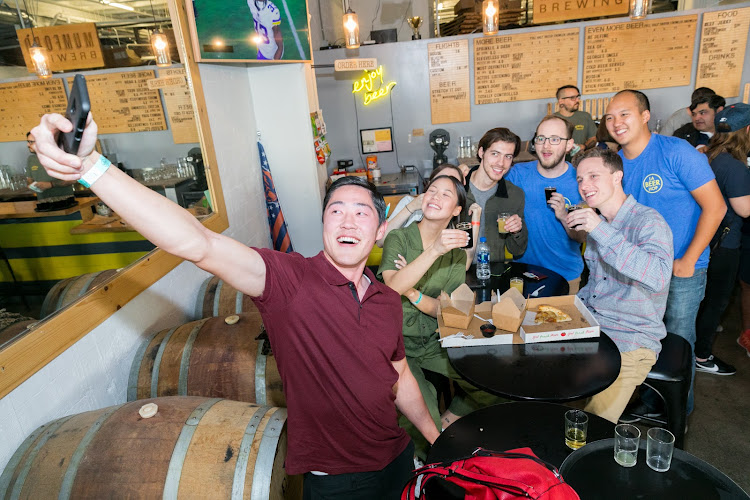 LA Beer Hop - Virtual Beer Tastings and Beer Subscription Box Tour operator in Signal Hill California