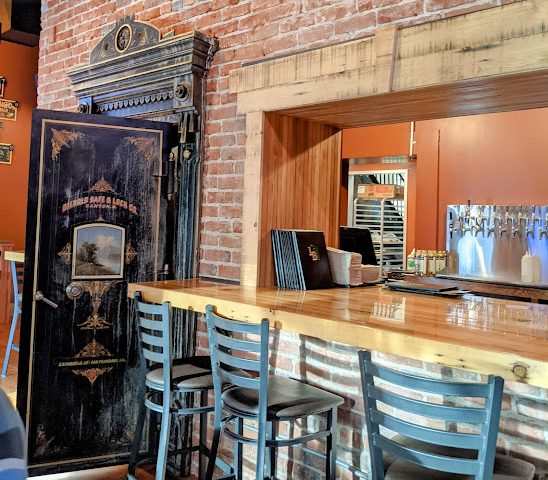 Lake Bottom Brewery & Distillery restaurants in Visalia California