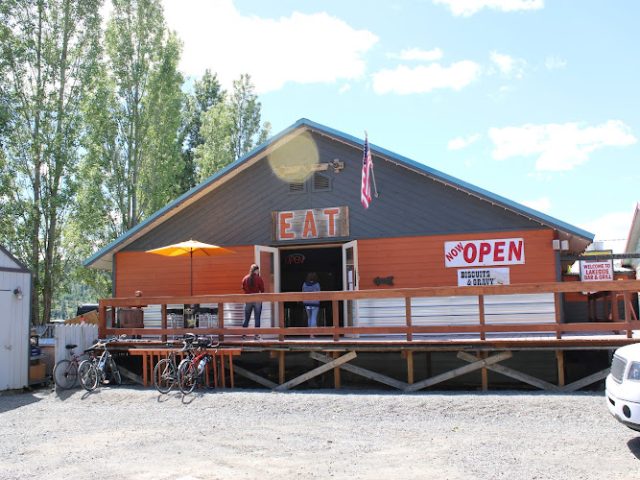 Lakeside Brew pub bar and grill @ Gateway Marina restaurants in Harrison Idaho