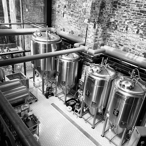 Left Handed Giant Brewpub bars in Finzels