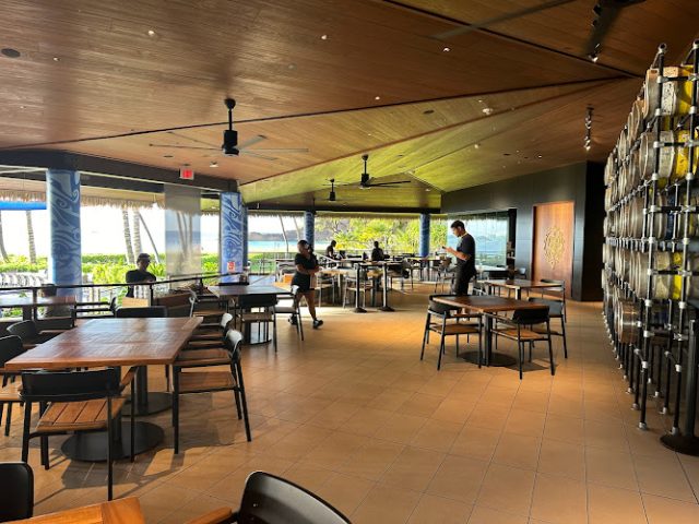 Maui Brewing Co. Kā'anapali Hawaiian restaurant in Lahaina Hawaii