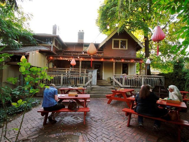 McMenamins High Street Brewery & Cafe restaurants in Eugene Oregon