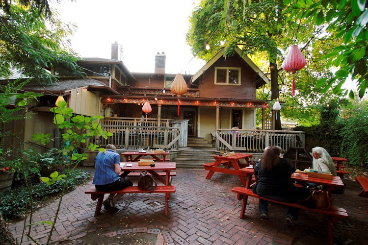 McMenamins High Street Brewery & Cafe restaurants in Eugene Oregon