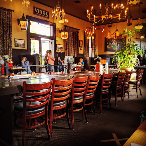 McMenamins Roseburg Station Pub & Brewery restaurants in Roseburg Oregon