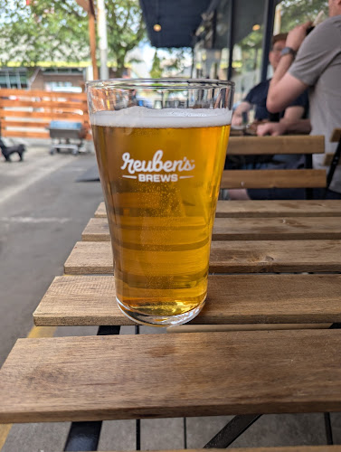 Reuben's Brews - Fremont Ave Taproom Brewery in Seattle Washington