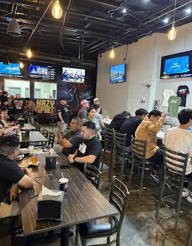Rileys Brewing Taproom restaurants in Selma California