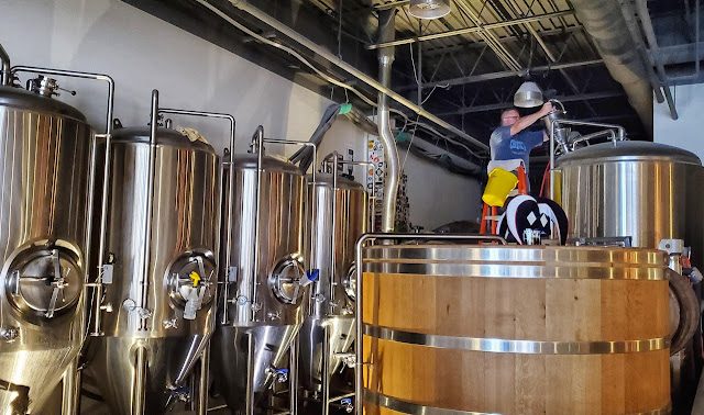 Roaring Table Brewing Co. Brewery in Lake Zurich Illinois