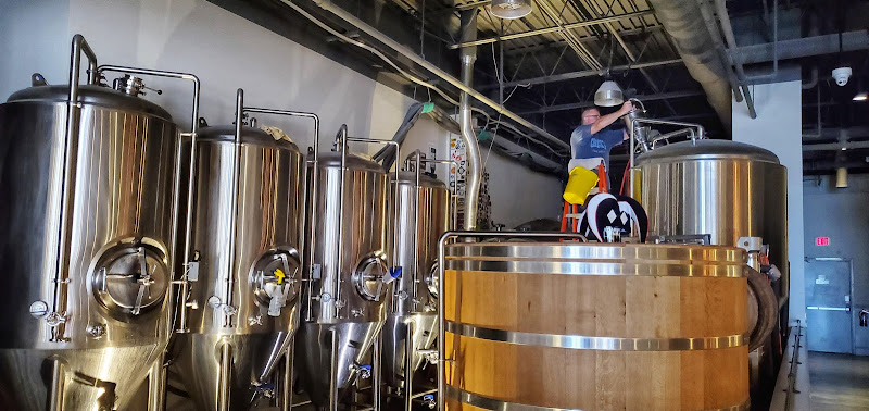 Roaring Table Brewing Co. Brewery in Lake Zurich Illinois