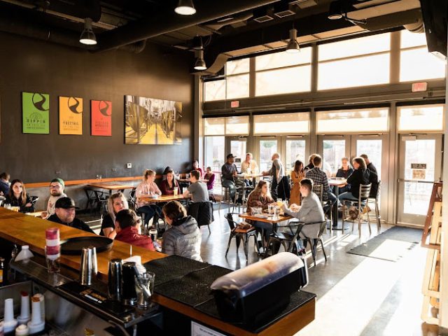 Sunriver Brewing Co. - Oakway Pub restaurants in Eugene Oregon