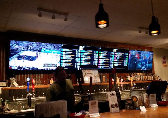 Tapphoria Taphouse & Bottle Shop restaurants in Tigard Oregon