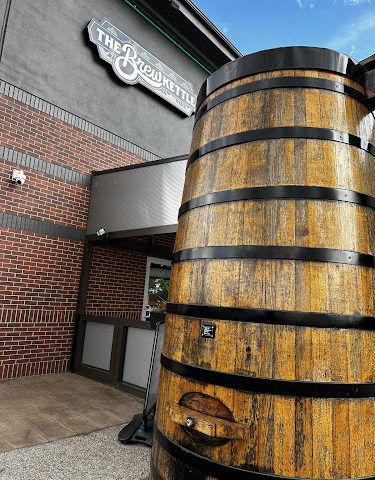 The Brew Kettle Brunswick & Topgolf Swing Suites restaurants in Brunswick Ohio