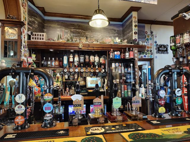 The Harewood Arms restaurants in Hyde