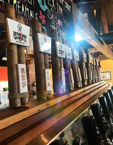 The Horn Public House and Depoe Bay Brewing Company restaurants in Depoe Bay Oregon