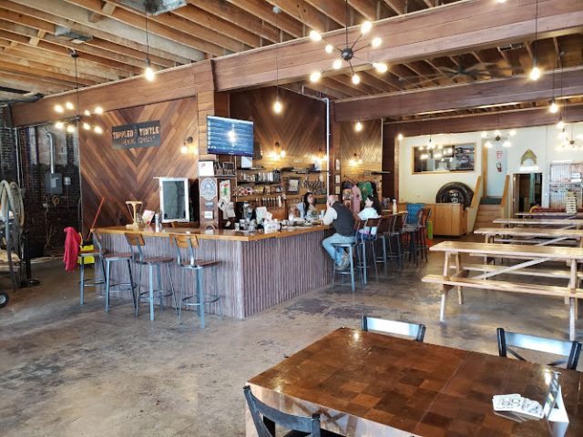 Toppled Turtle Brewing Company and Brick Oven Pizza Kitchen restaurants in Dumas Texas