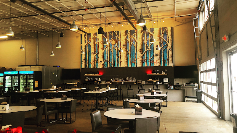 Une Année | Hubbard's Cave Brewery & BBQ restaurants in Niles Illinois