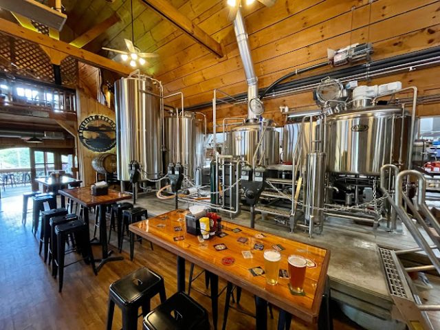 Whiteside Brewing Company restaurants in Cashiers North Carolina